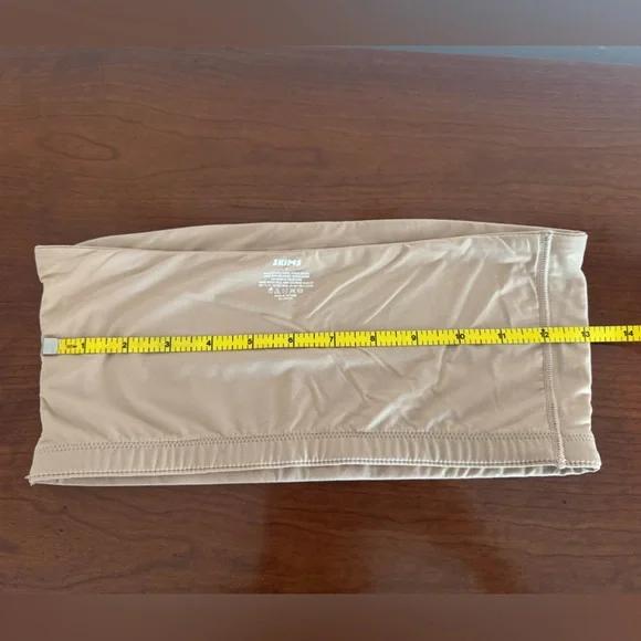 NWOT SKIMS Strapless Bandeau Top - Picture 4 of 5